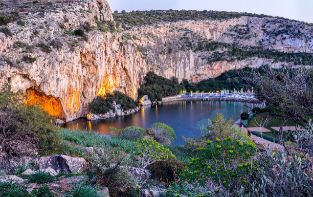 Vouliagmeni-tó - Lake Vouliagmeni | Secret World Trip Planner