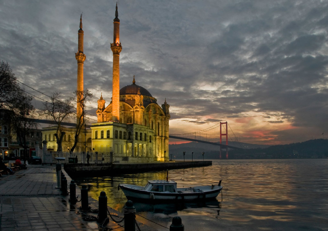 Moschea di Ortakoy - Mecidiye Köprüsü Sk. No:1 D:1 | Secret World Trip Planner