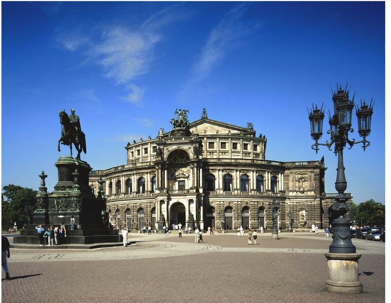 Semper Operos Teatras - Dresden | Secret World Trip Planner