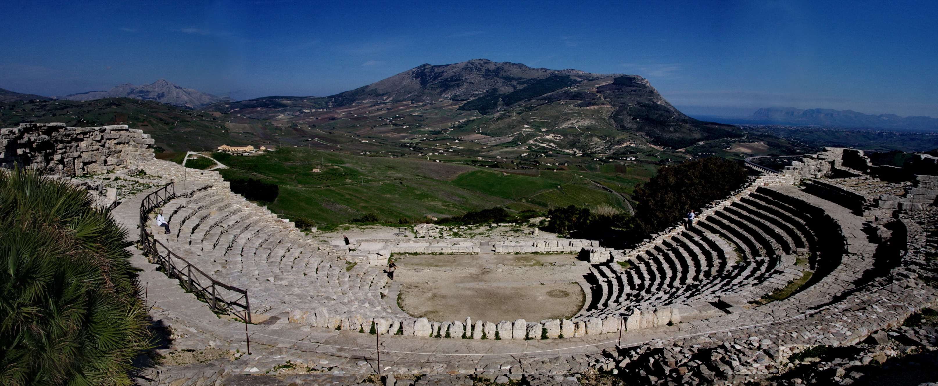 Graikijos Segestos teatras - Strada Provinciale 68 | Secret World Trip Planner