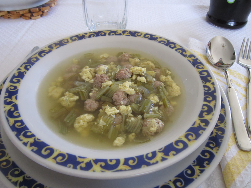 Kardona buljons ar pallotīnu  - Abruzzo | Secret World Trip Planner