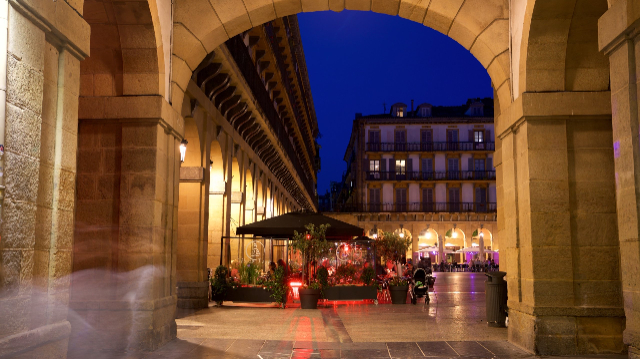Anayasa Meydanı - Donostia | Secret World Trip Planner