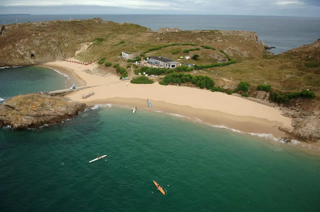 Истгоҳҳо дар ҷазираи Сезембр - Saint-Malo | Secret World Trip Planner