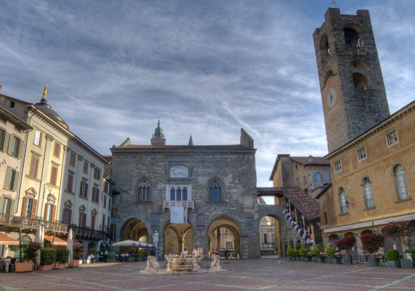 Gamalt torg - Bergamo | Secret World Trip Planner