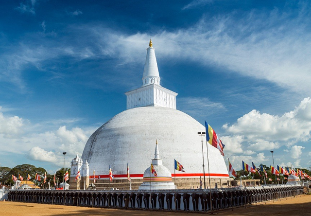 鲁万韦利萨亚 - Anuradhapura | Secret World Trip Planner
