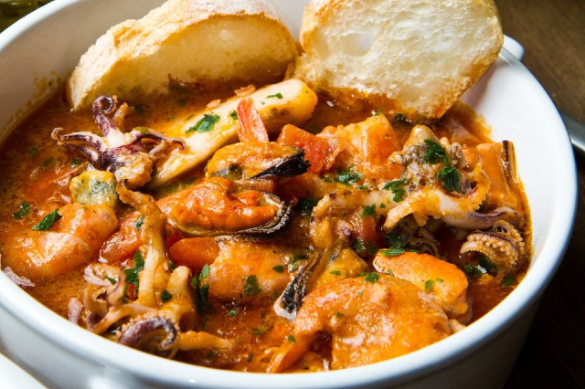 Den berömda Bouillabaisse - Saint-Tropez | Secret World Trip Planner