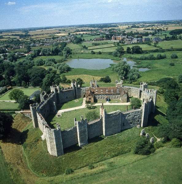 Framlingham Kastély - Framlingham | Secret World Trip Planner