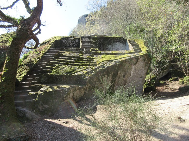 Den Etruskiska Pyramiden  - Bomarzo | Secret World Trip Planner