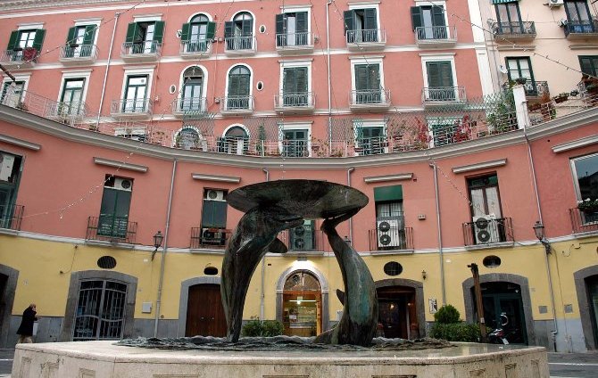 Salern: Font Dels Dofins - Salerno | Secret World Trip Planner