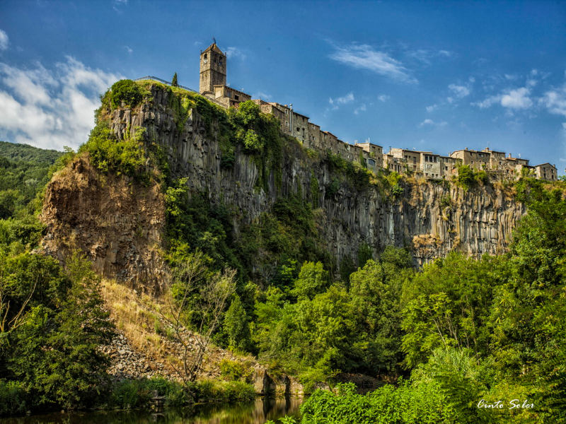 Castellfollit De La Roca, España - Castellfollit de la Roca | Secret World Trip Planner