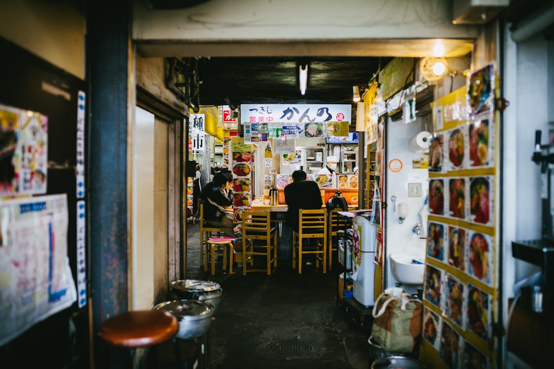 築地市場の寿司：東京で本物の味に出会う場所 | Secret World Trip Planner