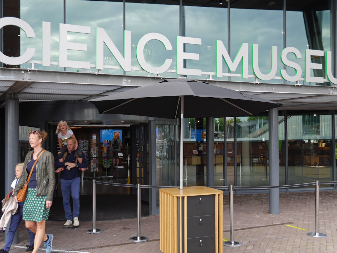 Amsterdam / tajomstvá života vo vedeckom centre NEMO - Amsterdam | Secret World Trip Planner
