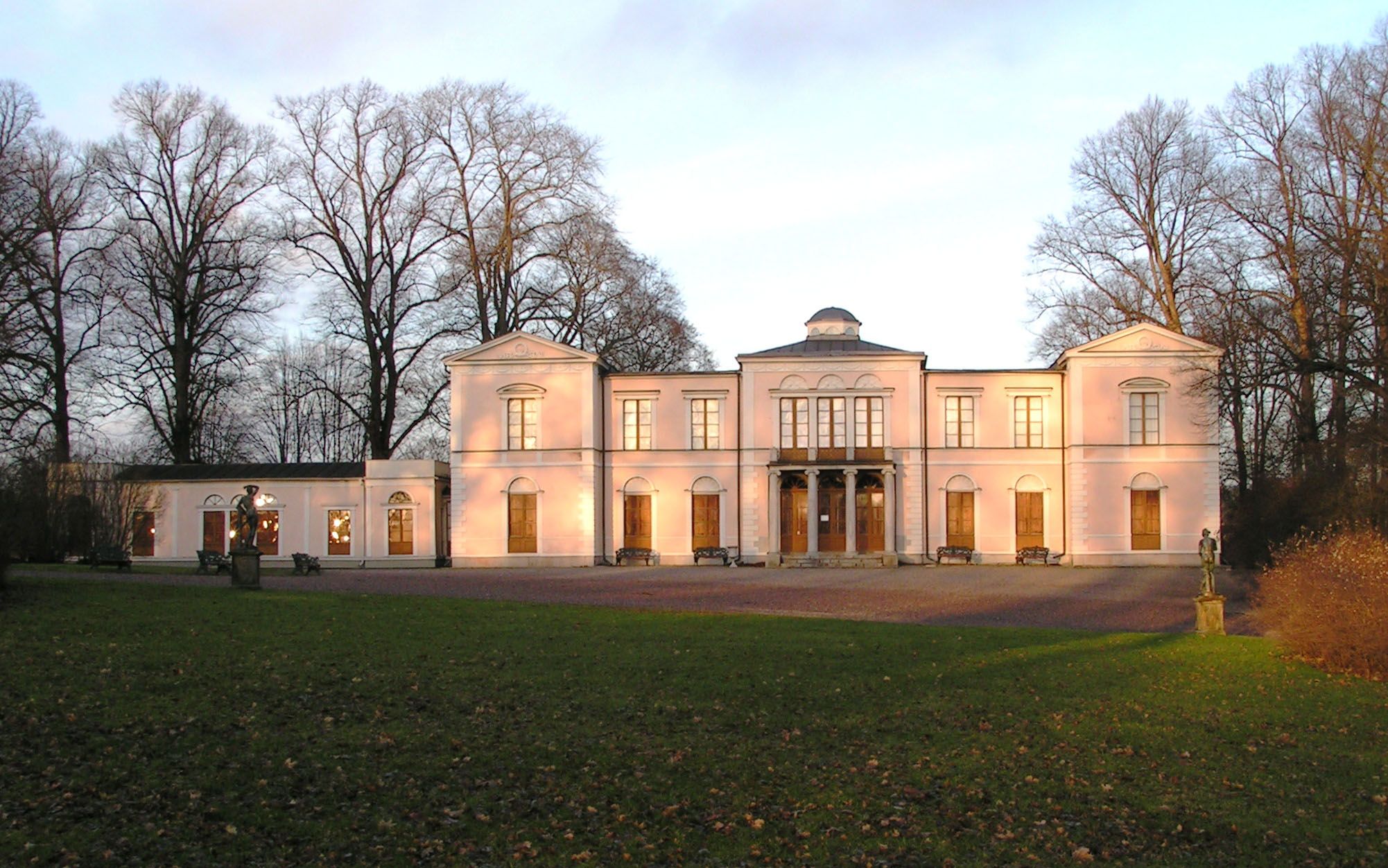 Pallati Rosendal-Bota E Fshehtë - Rosendalsvägen 49 | Secret World Trip Planner