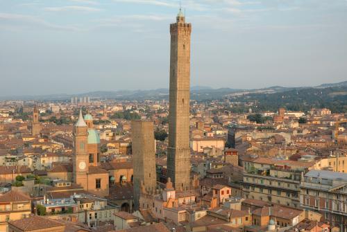 Торре Гарисенда - Bologna | Secret World Trip Planner