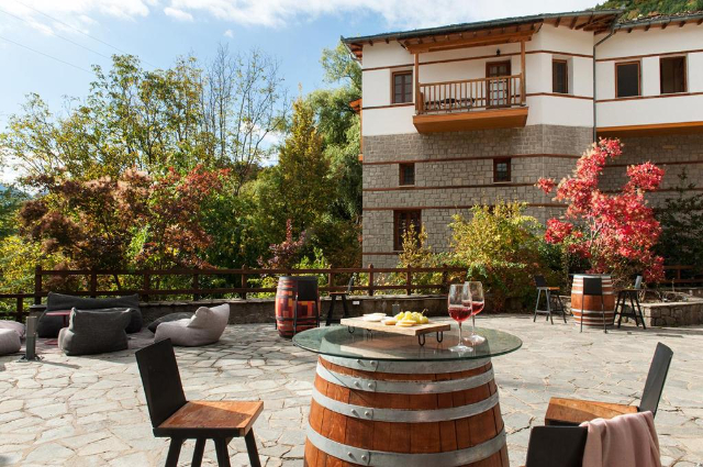 Sorseggiare attraverso la storia: La cantina Katogi Averoff e il rinascimento di Metsov — Metsovo