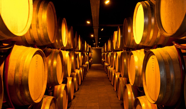 Sorseggiare attraverso la storia: La cantina Katogi Averoff e il rinascimento di Metsov - Metsovo | Secret World Trip Planner