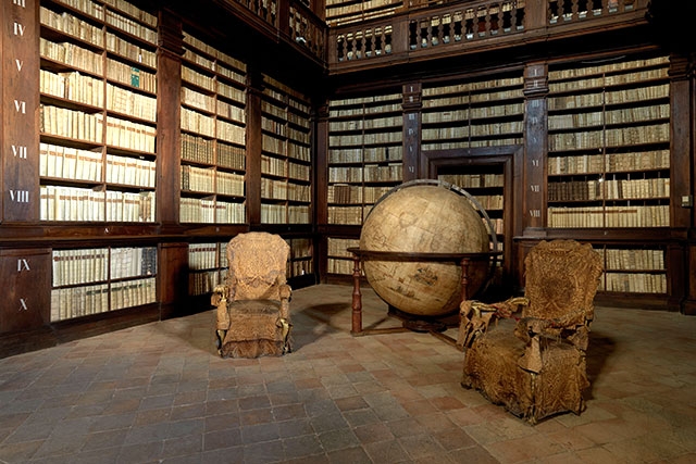 خانه پلنگ - Recanati | Secret World Trip Planner