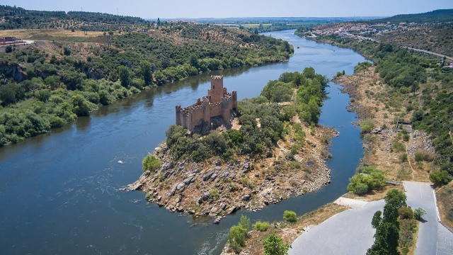 Slottet Almourol - Praia do Ribatejo | Secret World Trip Planner