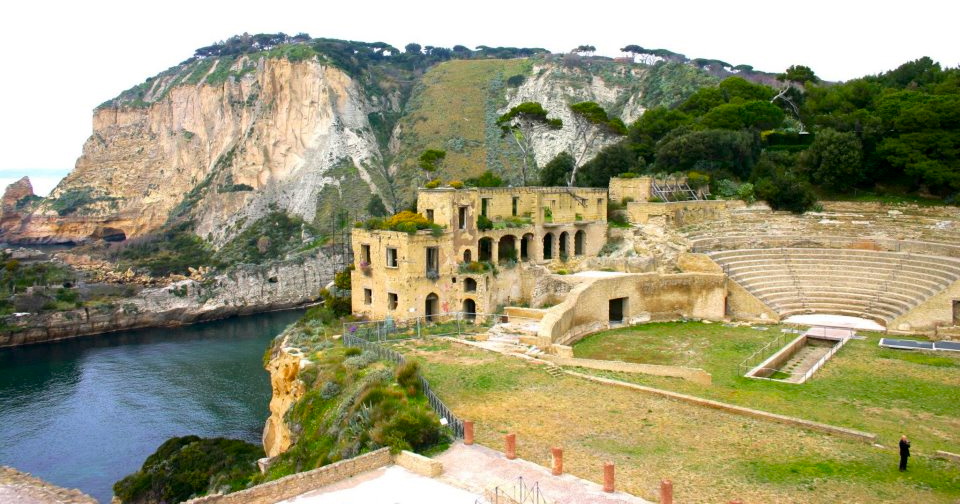 पॉसिलीपोन विला - Napoli | Secret World Trip Planner