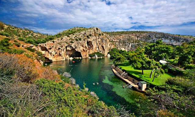 Lago di Vouliagmeni - Lake Vouliagmeni | Secret World Trip Planner