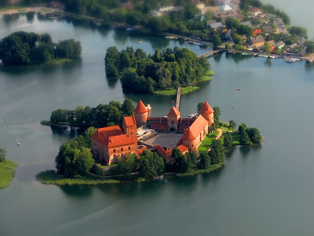 트라카이 섬 성 - Trakai | Secret World Trip Planner