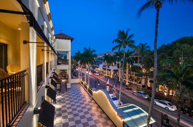 Piata avenue Juh - Naples | Secret World Trip Planner