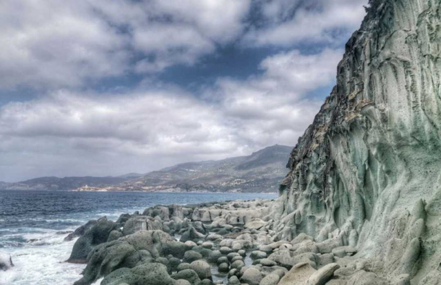 Falaise de Sos Pupos, — Bosa