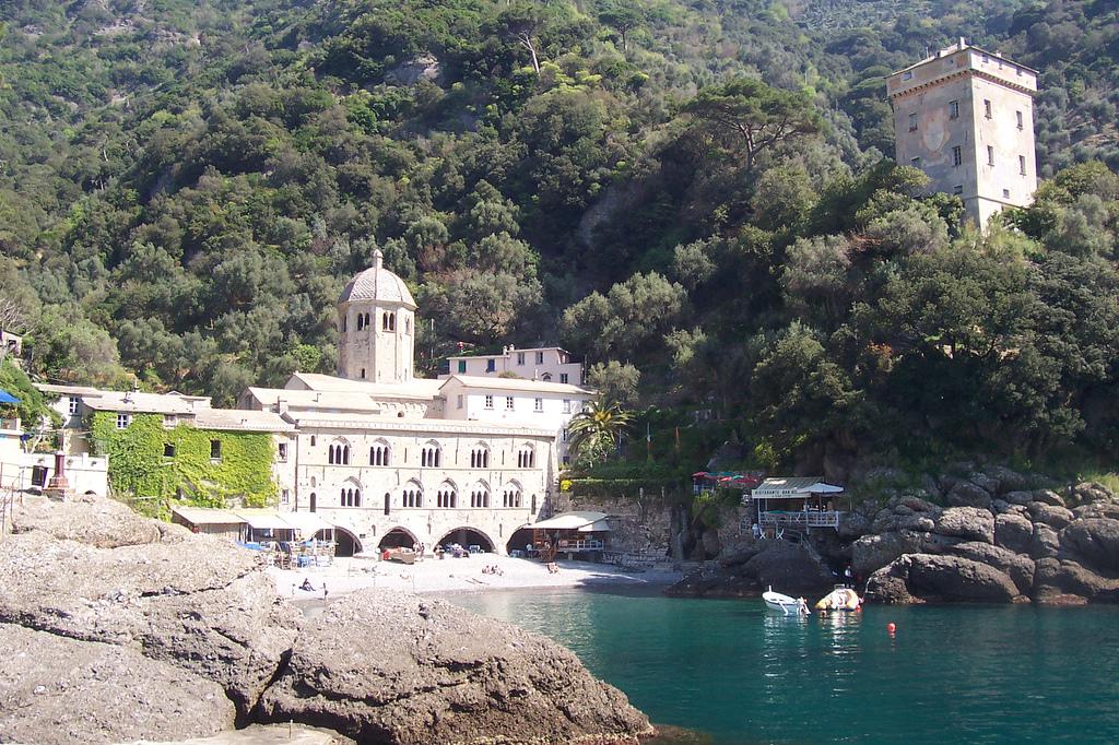 Abadía de San Fruttuoso di Capodimonte | Secret World Trip Planner