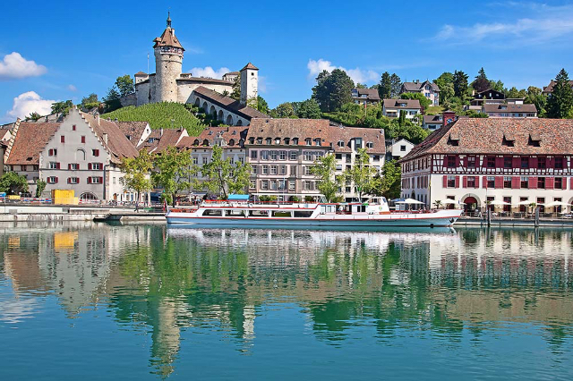 قلعة مونوت في شافهاوزن - Schaffhausen | Secret World Trip Planner