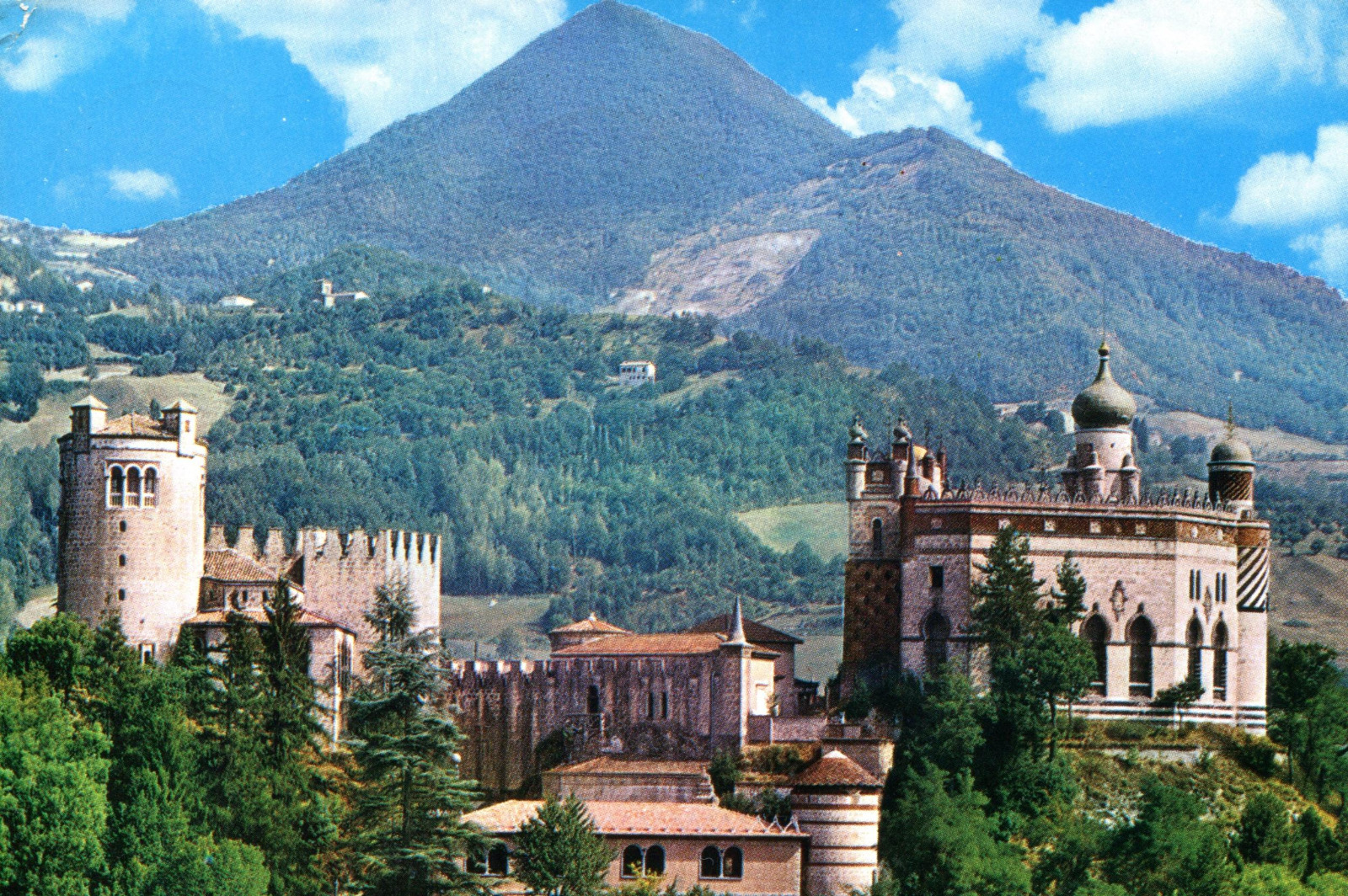 ມ Rocchetta Mattei - Ponte | Secret World Trip Planner