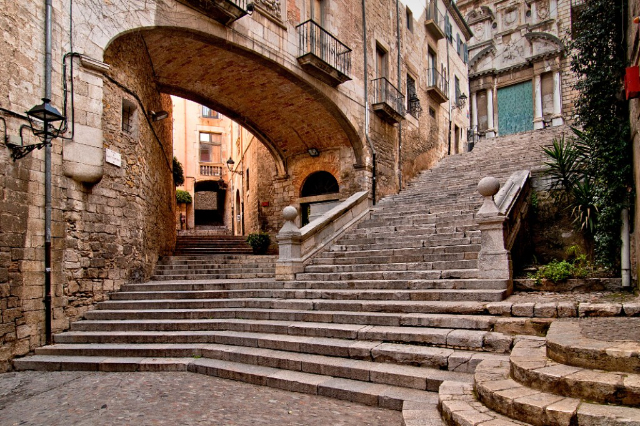La Pujada de Sant Domènec - una gemma nascosta di pietra, silenzio e storie - Girona | Secret World Trip Planner