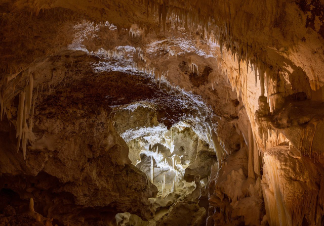 Grotte del Cavallone. Le grotte turistiche più alte d'Europa - Via Gravara | Secret World Trip Planner