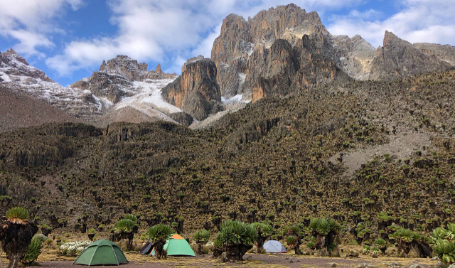 Des forêts aux déserts : La nature sauvage aux couleurs de rouille du nord du Kenya - Monte Kenya | Secret World Trip Planner