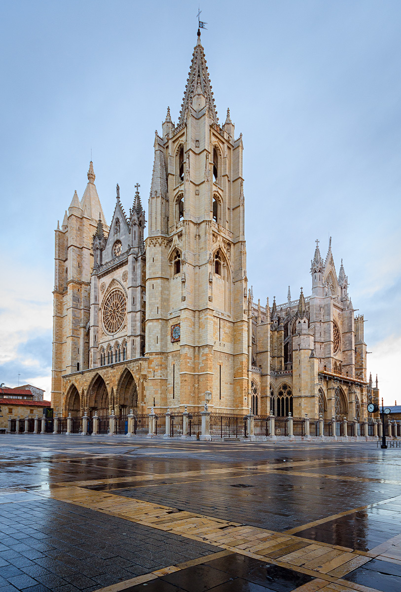Catedrala din León - León | Secret World Trip Planner