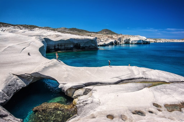 Spiaggia di Sarakiniko, Milos - Voudia | Secret World Trip Planner