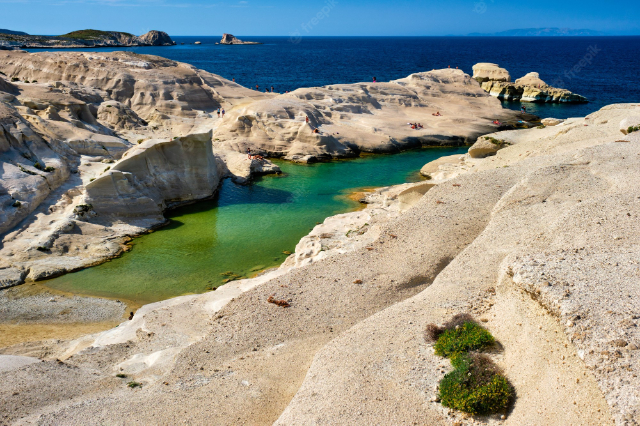 Spiaggia di Sarakiniko, Milos - Voudia | Secret World Trip Planner