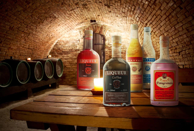 Плака: Brettos Bar - Athina | Secret World Trip Planner
