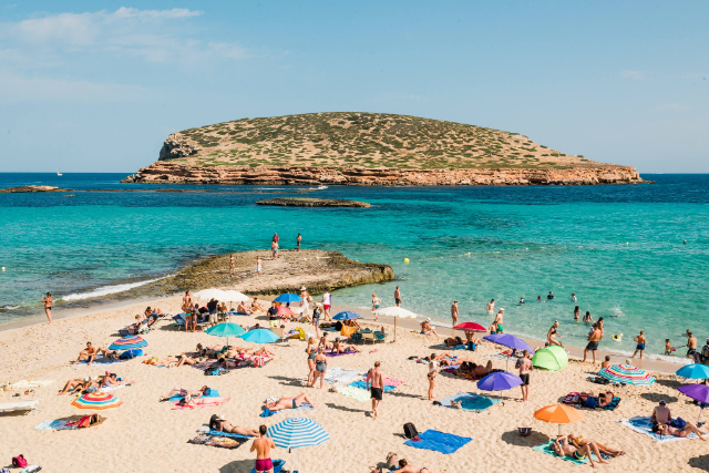 Stranden ved Cala Comte - 07829 | Secret World Trip Planner