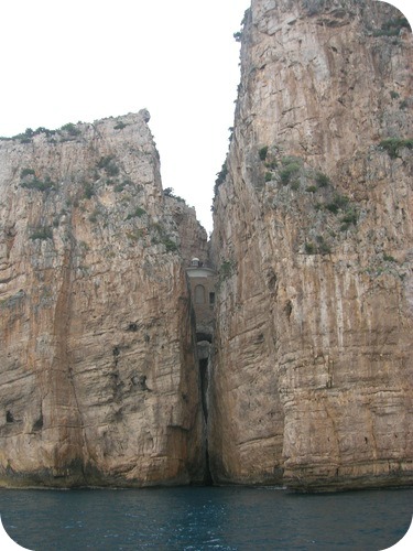 Split Mountain svētnīca - Gaeta | Secret World Trip Planner