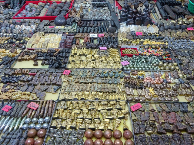 Amuletų rinka - Khet Phra Nakhon | Secret World Trip Planner