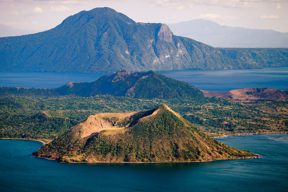 Taal Lake in the Philippines — Lago Taal