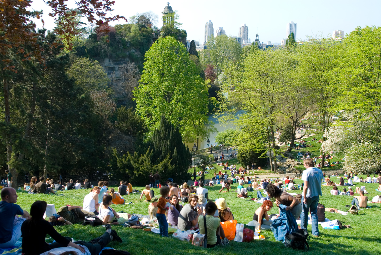 Pariz | Parc des Buttes Chaumont - Parigi | Secret World Trip Planner