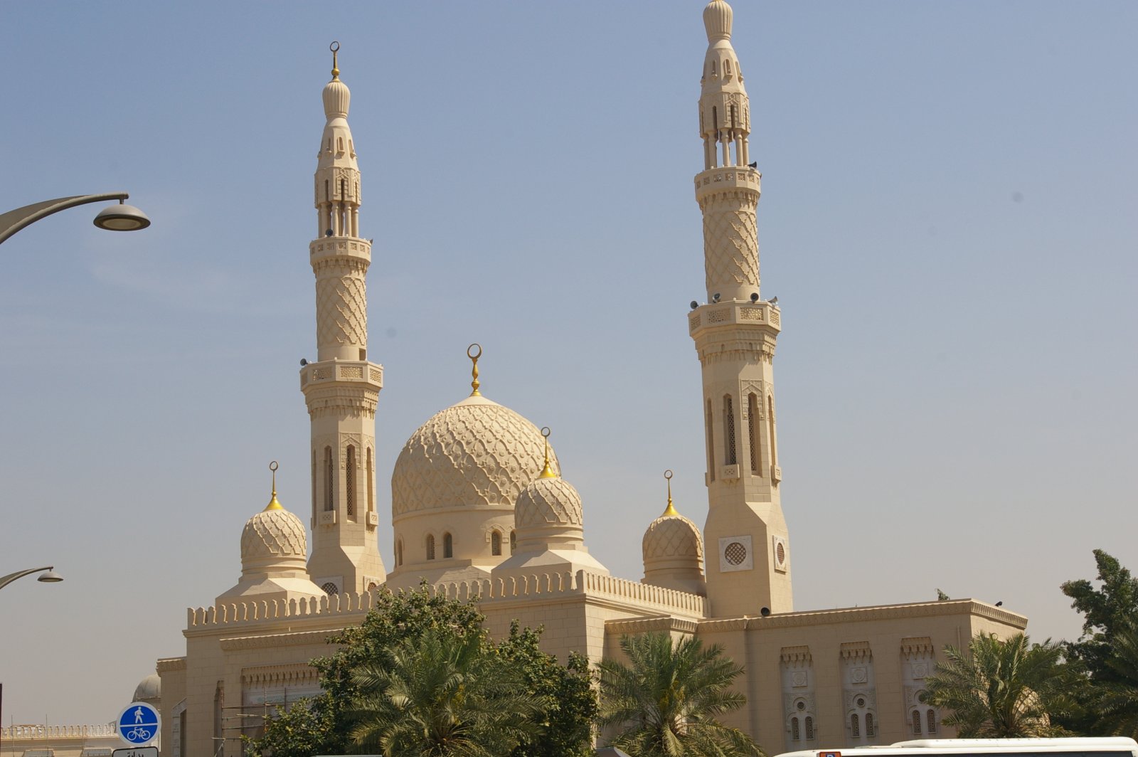 Die Jumeirah-Moschee ist eine grandiose Moschee in Dubai - Dubai | Secret World Trip Planner