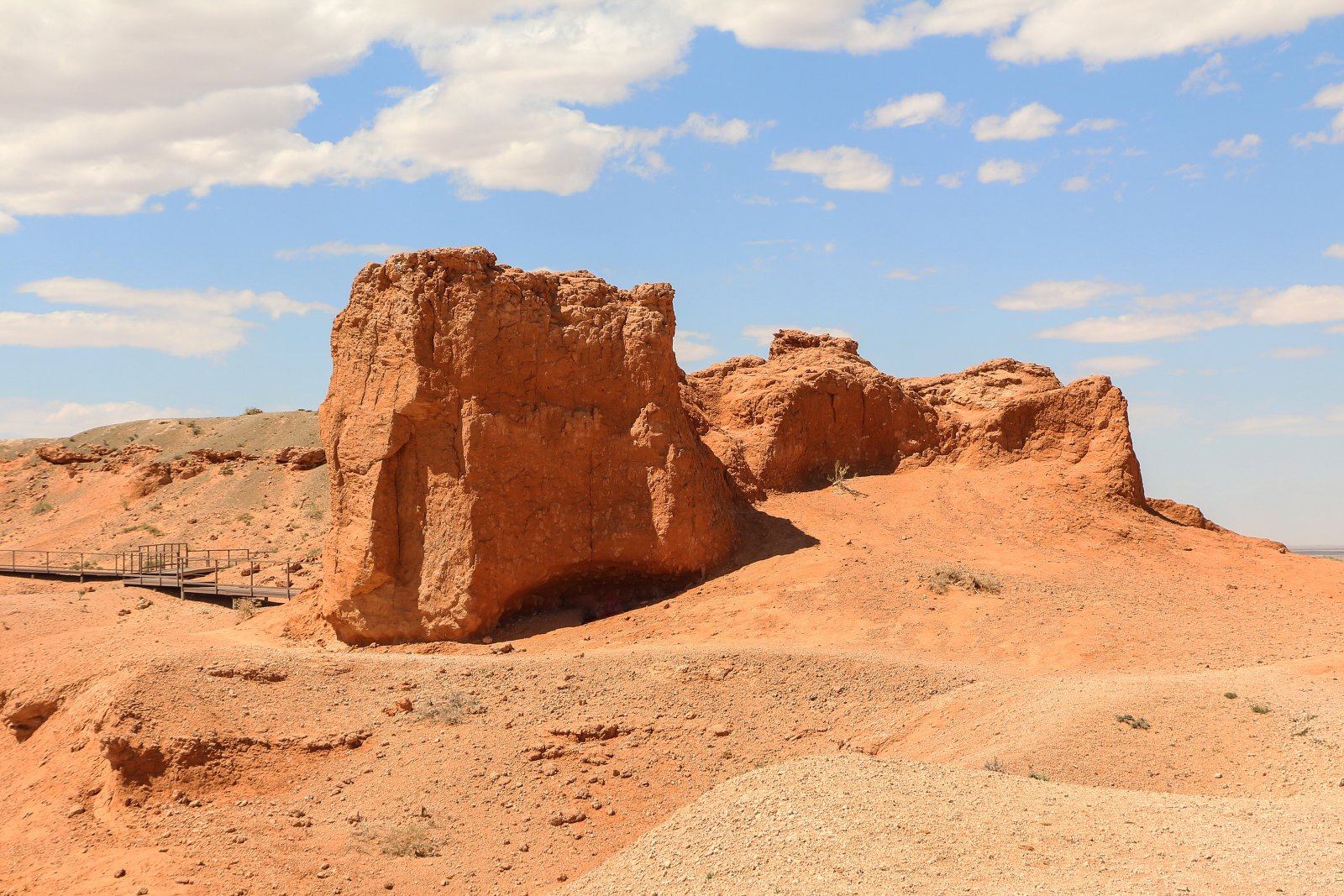 Le Scogliere Fiammeggianti, conosciute anche come Bayanzag - Bajanzag | Secret World Trip Planner