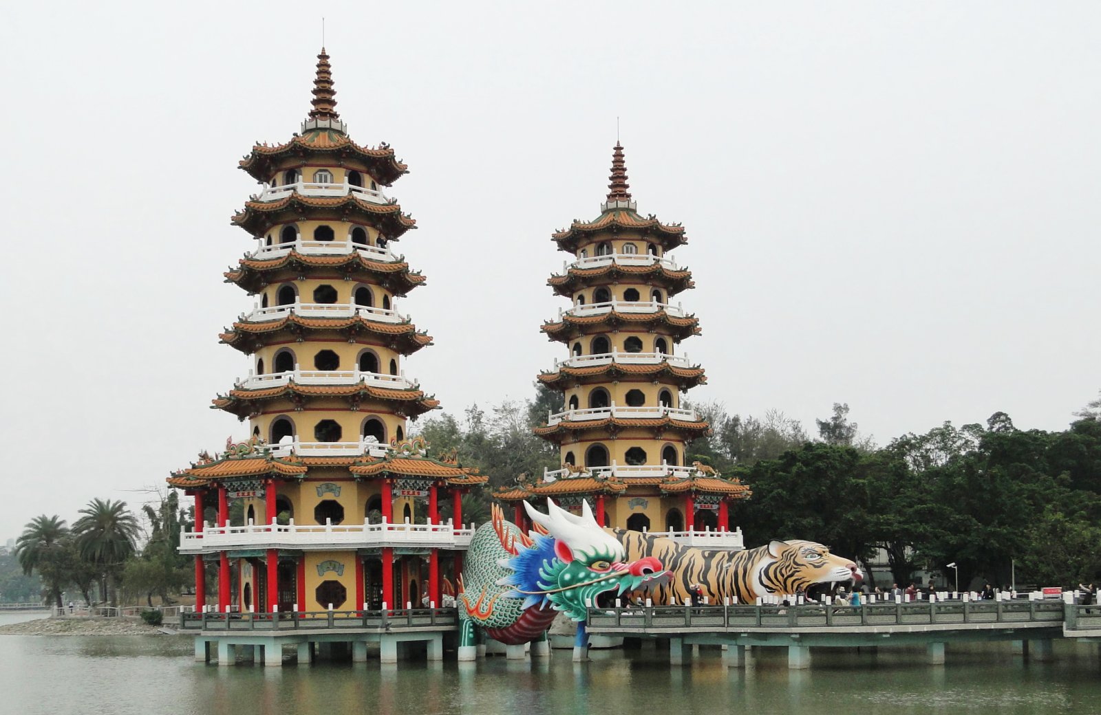 Taiwan: Le Pagode del Drago e della Tigre - Zuoying District | Secret World Trip Planner