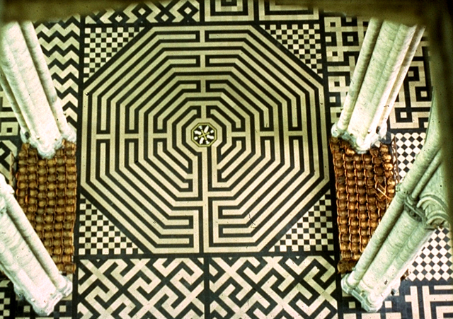 Labirin Katedral Amiens - Amiens | Secret World Trip Planner
