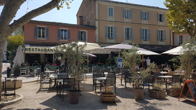 リセ広場 - Saint-Tropez | Secret World Trip Planner