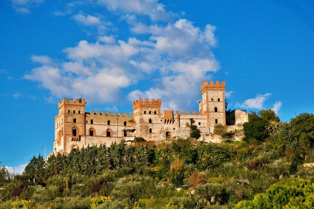 Battipaglia கோட்டை - Battipaglia | Secret World Trip Planner