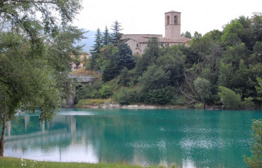 Fiastra lakua - Lago di Fiastra | Secret World Trip Planner