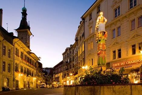 Vendos de laud dhe qendrën historike Të Lozanës. - Lausanne | Secret World Trip Planner